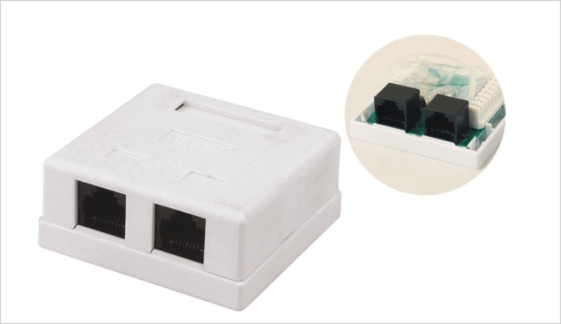 De oppervlakte zet het Netwerkhoeksteen Jack van de Doos Dubbele Haven RJ45 met de haven YH7014 van Ethernet of van de Telefoon op